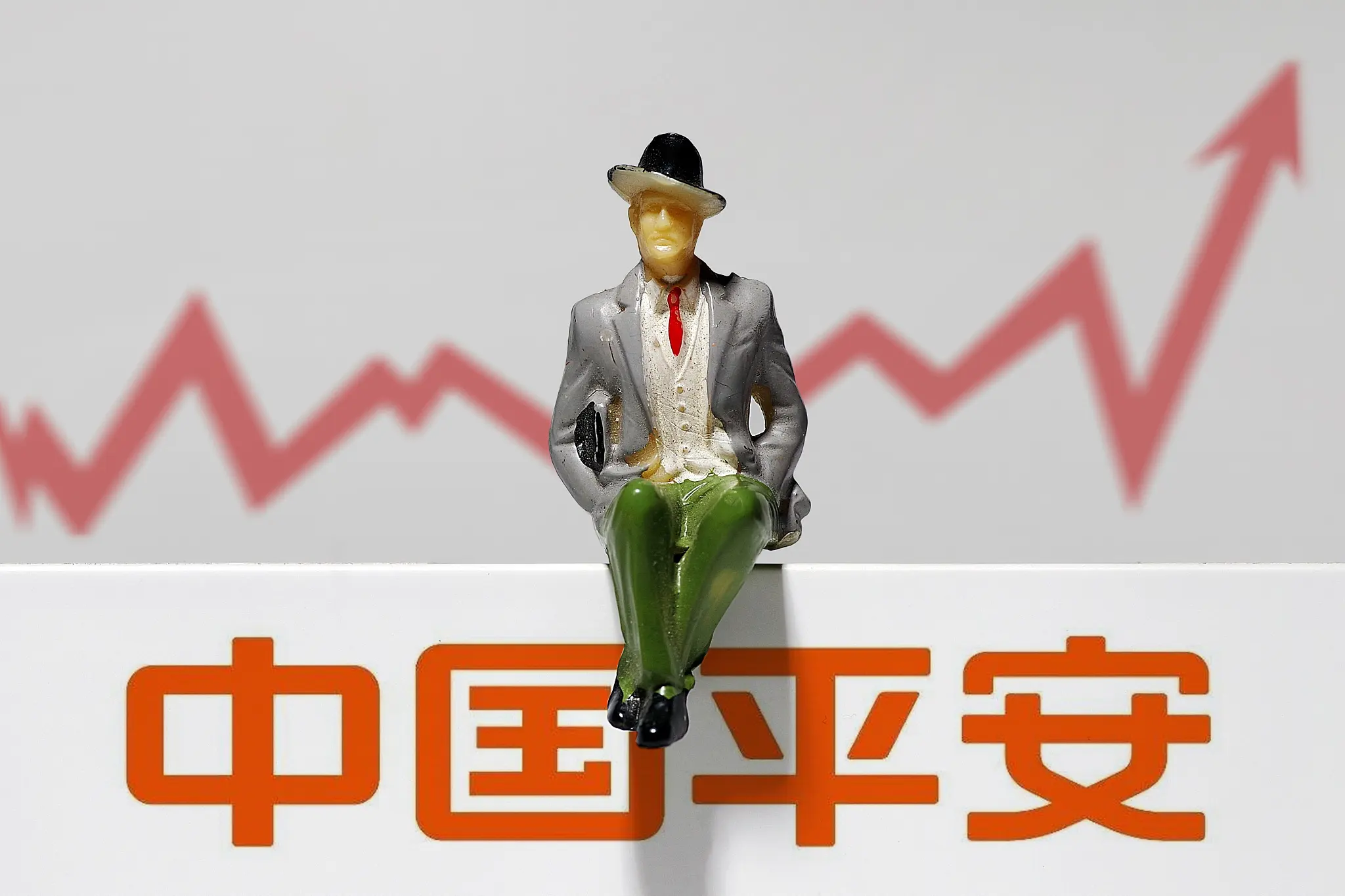 平安和恒力石化的增持和回购金额超过10亿元